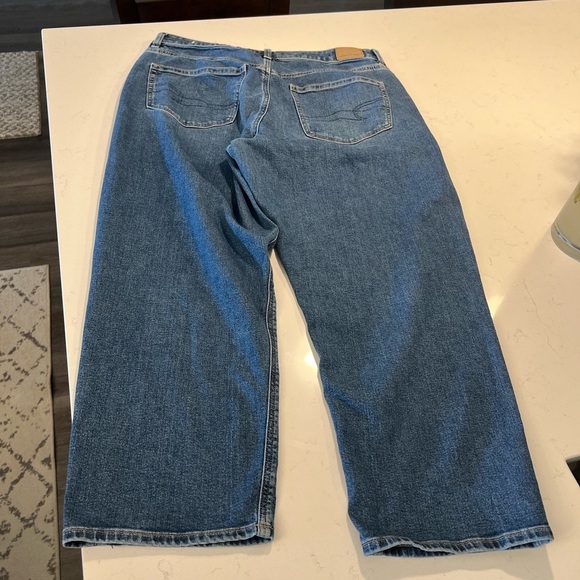 American Eagle Outfitters Denim - American Eagle Women's Jeans 12 SHORT Mom Jean Medium Wash